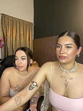 Snapshot of LoraShines chatting on 16, 7, 2026 LoraShines online show from 16, 7, 2026