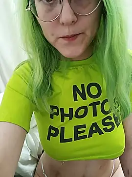 Snapshot of cute_angel_666 chatting on 18, 10, 2025 cute angel 666 online show from 18, 10, 2025