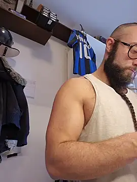 Snapshot of BeppeRagnar chatting on 4, 12, 2025 BeppeRagnar online show from 4, 12, 2025