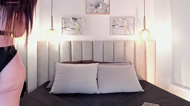 tamara kisses online show from 14, 4, 2026