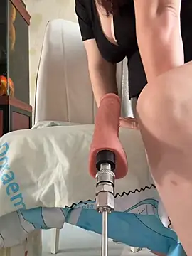 weiww1995 online show from 10, 3, 2026