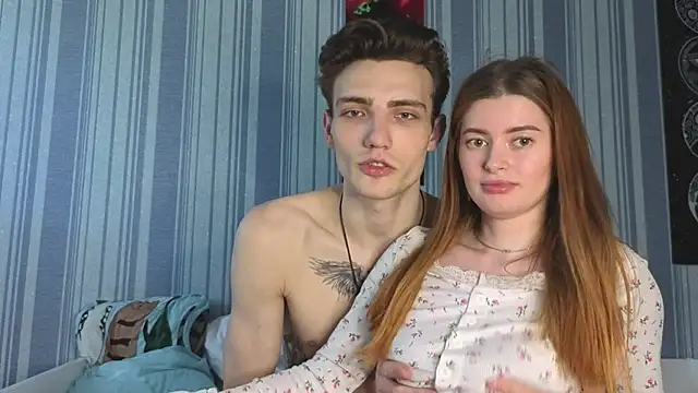 Snapshot of EmiliaCouple chatting on 7, 5, 2026 EmiliaCouple online show from 7, 5, 2026