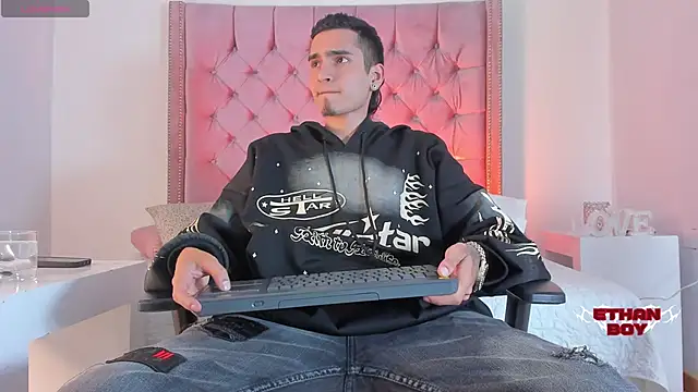 Snapshot of Ethan_Boy_ chatting on 24, 10, 2025 Ethan Boy online show from 24, 10, 2025