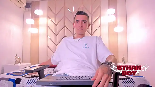 Snapshot of Ethan_Boy_ chatting on 3, 3, 2026 Ethan Boy online show from 3, 3, 2026