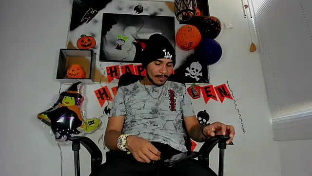Snapshot of jhapsson_wong chatting on 26, 10, 2025 jhapsson wong online show from 26, 10, 2025