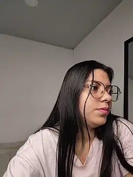 Snapshot of harper_ks chatting on 22, 5, 2026 harper ks online show from 22, 5, 2026