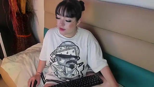 bubble  angel   online show from 4, 12, 2025