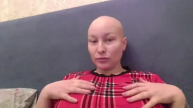 Snapshot of SweetKrysty chatting on 19, 10, 2025 SweetKrysty online show from 19, 10, 2025