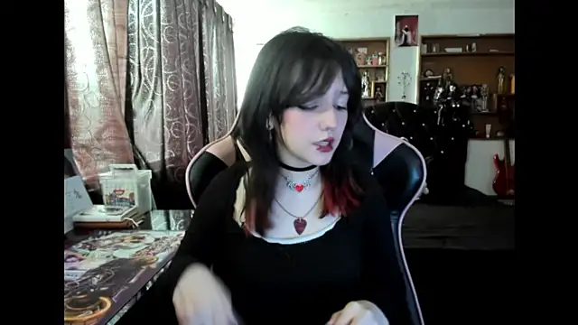 Maki Zein  online show from 6, 11, 2025