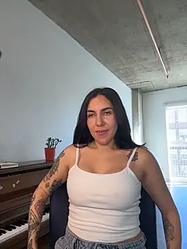 Lolathebaddie online show from 4, 2, 2026