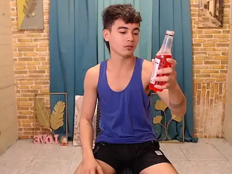 Snapshot of boy_raphael chatting on 3, 11, 2025 boy raphael online show from 3, 11, 2025