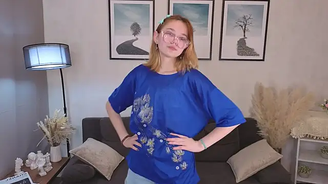 LinhFerrales online show from 17, 10, 2025