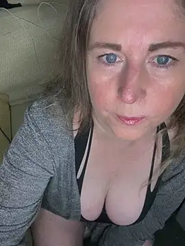 Snapshot of foxy-Chantelle chatting on 8, 11, 2025 foxy-Chantelle online show from 8, 11, 2025