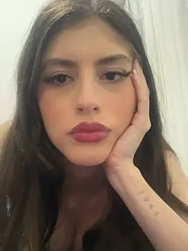 Snapshot of AlessiaLuxx chatting on 27, 4, 2026 AlessiaLuxx online show from 27, 4, 2026