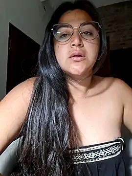 Snapshot of morenalatinaa chatting on 2, 2, 2026 morenalatinaa online show from 2, 2, 2026