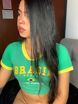 LunaMoore Pink online show from 17, 3, 2026