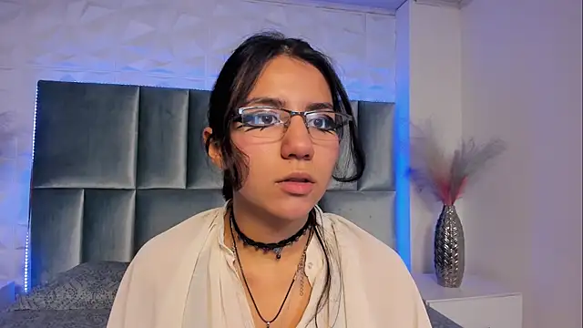 HollyPeach online show from 12, 11, 2025