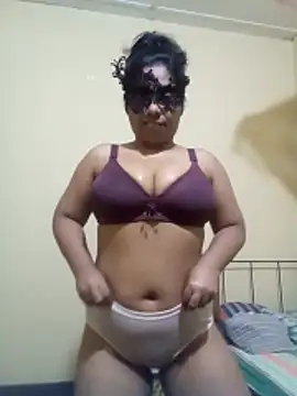 Expose Queen online show from 5, 12, 2025