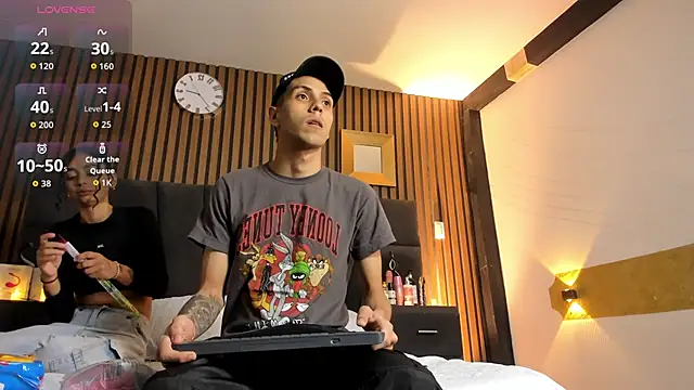 DerryAndIzzy online show from 19, 10, 2025