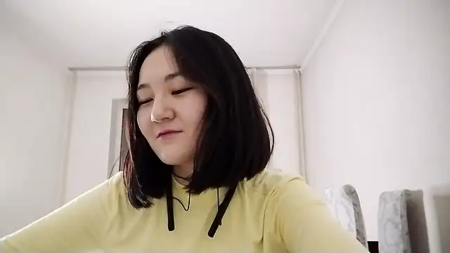 Lyndasilk online show from 4, 11, 2025