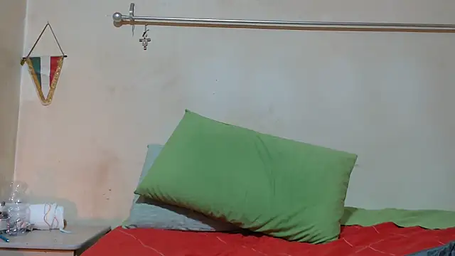 Monellaxx online show from 4, 12, 2025