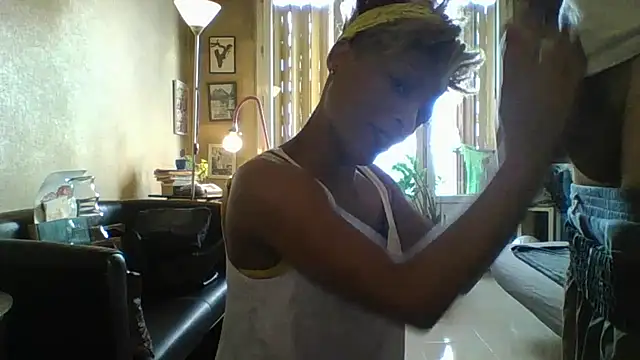 Snapshot of ulnaoumy chatting on 2, 11, 2025 ulnaoumy online show from 2, 11, 2025