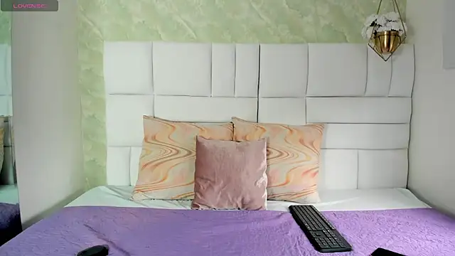 denisse khan online show from 10, 4, 2026