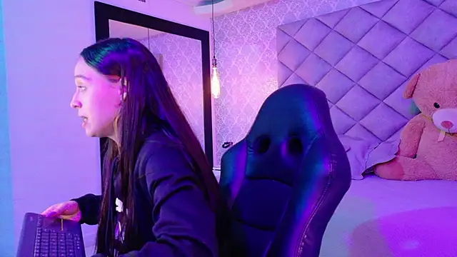 CARO ADAMS1 online show from 28, 11, 2025