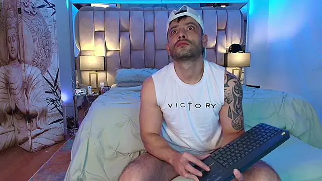 Snapshot of latin_fucked_party chatting on 30, 10, 2025 latin fucked party online show from 30, 10, 2025