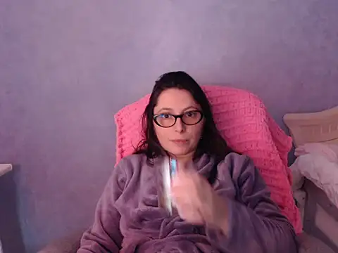 LuckyLisa23 online show from 13, 4, 2026