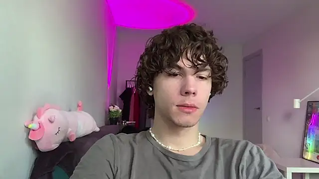 Jeremy1Scott online show from 8, 6, 2026