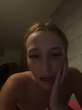 Snapshot of PoppyBabeMae chatting on 24, 10, 2025 PoppyBabeMae online show from 24, 10, 2025