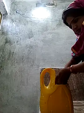 Karishma cute online show from 8, 11, 2025