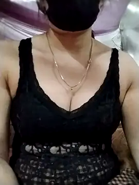 YiyinLy online show from 2, 11, 2025