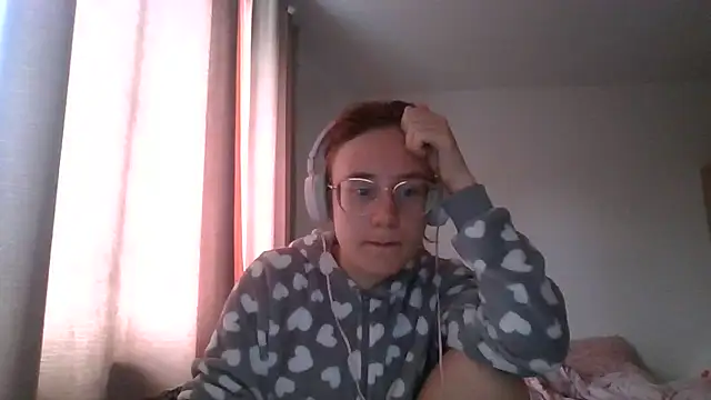 Snapshot of LuckySLove chatting on 7, 7, 2026 LuckySLove online show from 7, 7, 2026