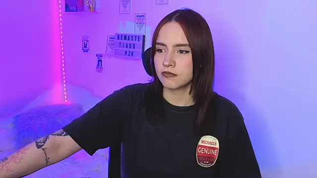 Emily Lindey online show from 26, 2, 2026