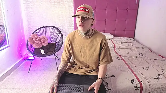 Snapshot of lily_and_wan chatting on 2, 11, 2025 lily and wan online show from 2, 11, 2025