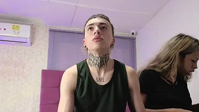 Snapshot of lily_and_wan chatting on 27, 11, 2025 lily and wan online show from 27, 11, 2025