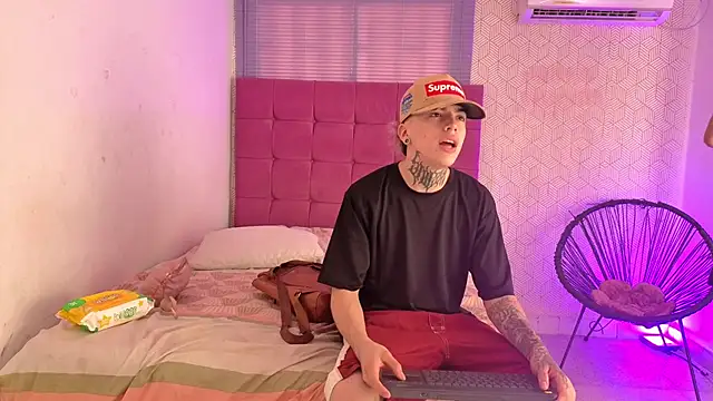 Snapshot of lily_and_wan chatting on 1, 12, 2025 lily and wan online show from 1, 12, 2025