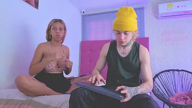 Snapshot of lily_and_wan chatting on 4, 12, 2025 lily and wan online show from 4, 12, 2025