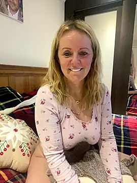 madamlillyrose online show from 18, 12, 2025