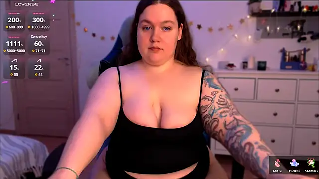 Snapshot of SummerTina chatting on 1, 2, 2025 SummerTina online show from 1, 2, 2025