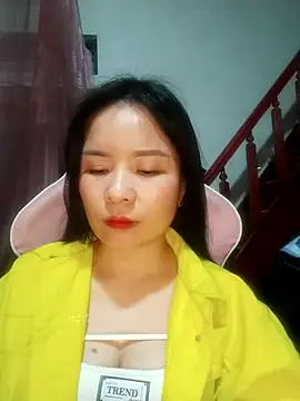 Snapshot of Listen-ly chatting on 5, 11, 2025 Listen-ly online show from 5, 11, 2025