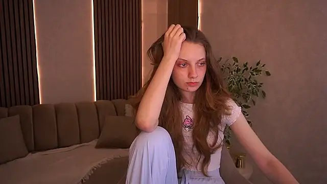 Snapshot of CuteeFoxy chatting on 4, 7, 2026 CuteeFoxy online show from 4, 7, 2026