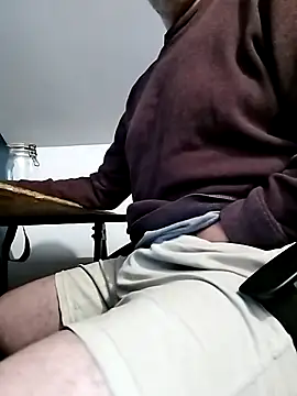 Snapshot of nicolaspgarnier chatting on 6, 11, 2025 nicolaspgarnier online show from 6, 11, 2025