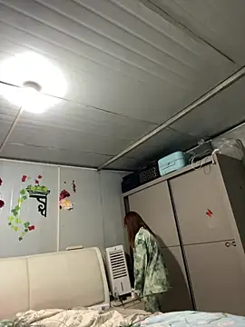 Snapshot of noe-00 chatting on 19, 10, 2025 noe-00 online show from 19, 10, 2025