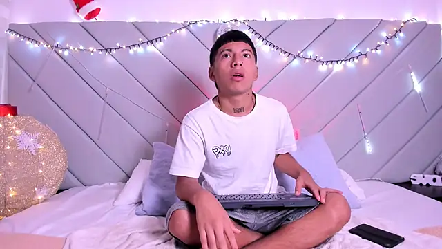 little kris1 online show from 4, 12, 2025