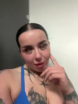 Snapshot of lucycoxxoxo chatting on 15, 5, 2026 lucycoxxoxo online show from 15, 5, 2026