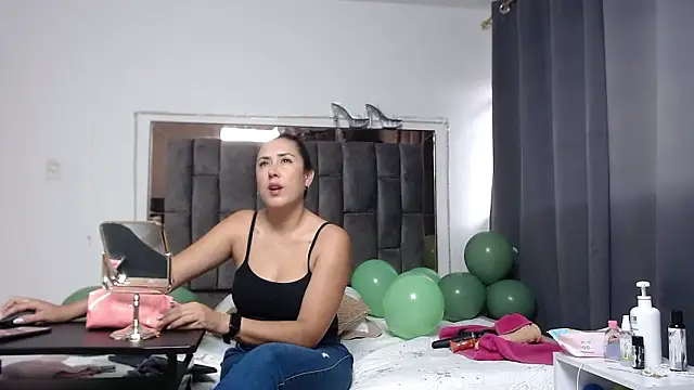 Salmma Milf online show from 18, 3, 2026