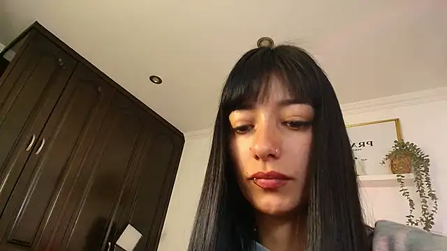 Snapshot of _TiniWild chatting on 19, 11, 2025 TiniWild online show from 19, 11, 2025